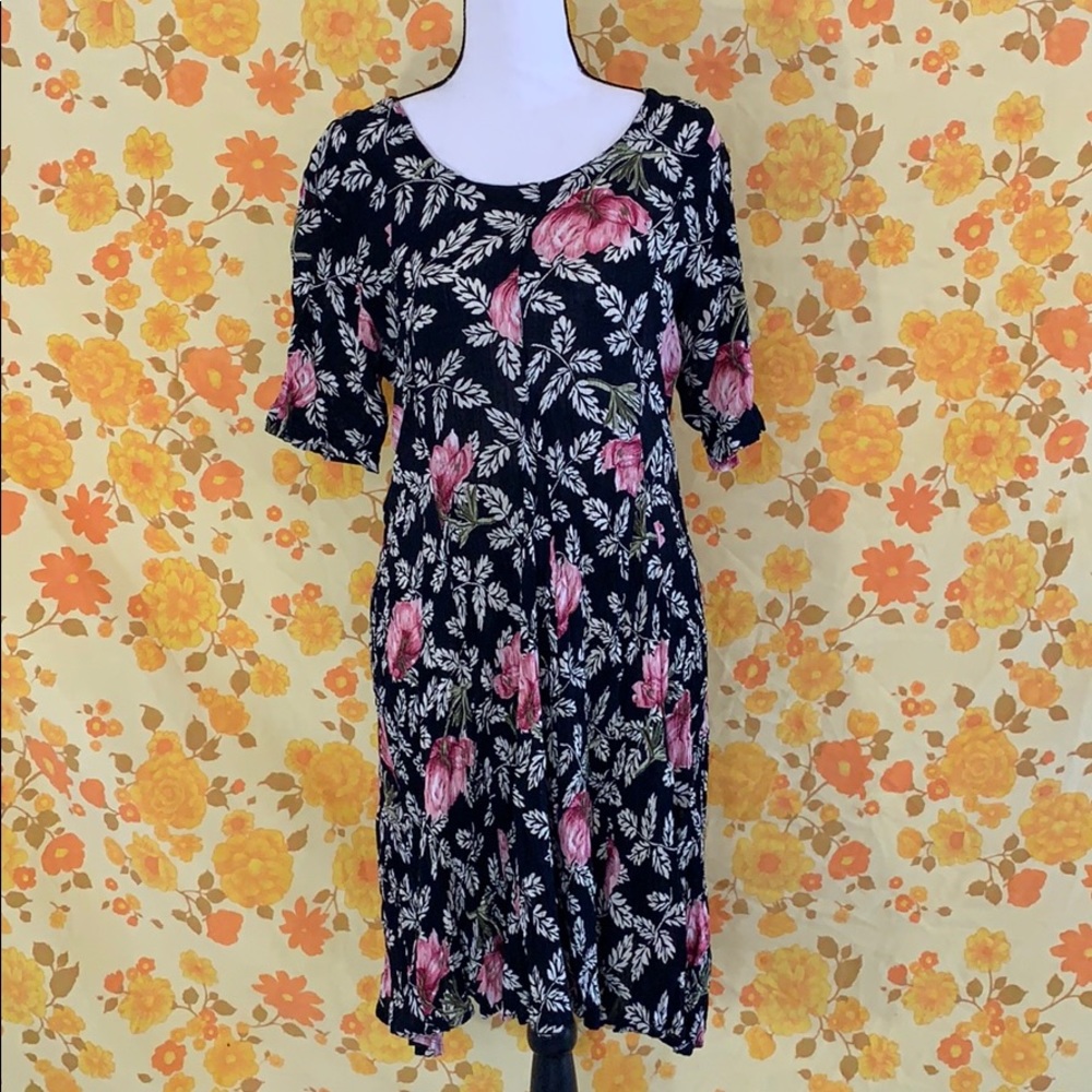 Beautiful True Vintage 100% Rayon Floral Dress